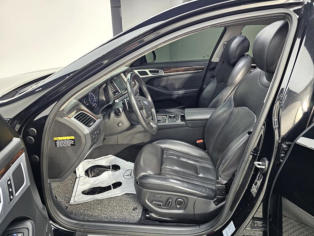 HYUNDAI Genesis - Vista 8