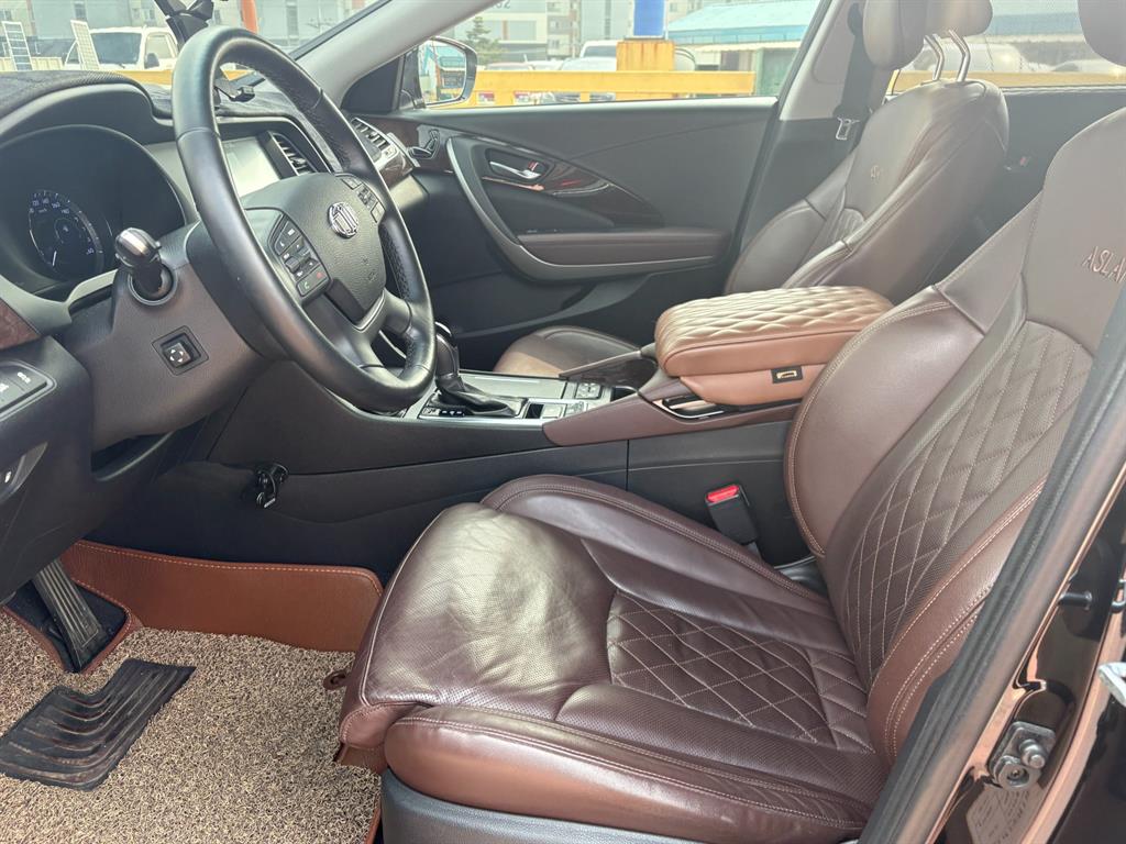 HYUNDAI Aslan - Vista 10