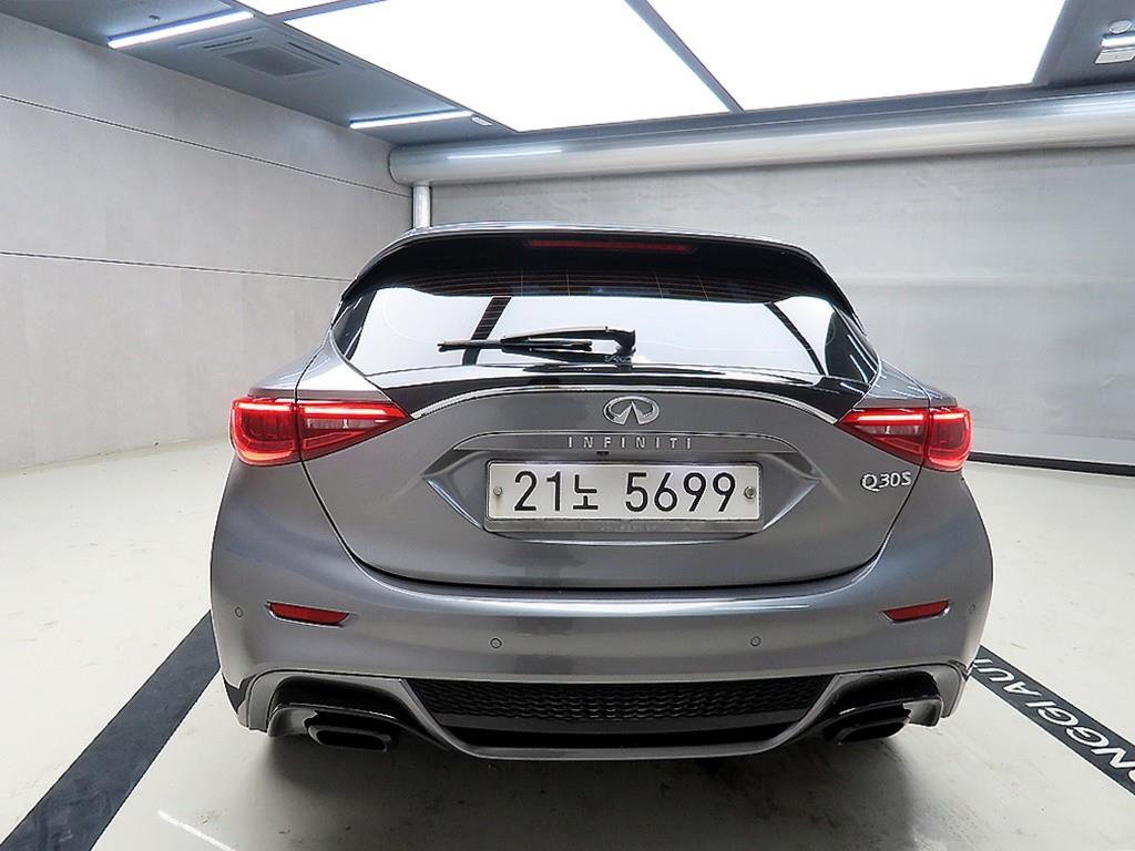 Infiniti Q - Vista 3