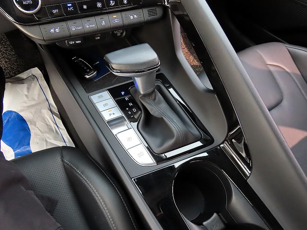 HYUNDAI Avante - Vista 10