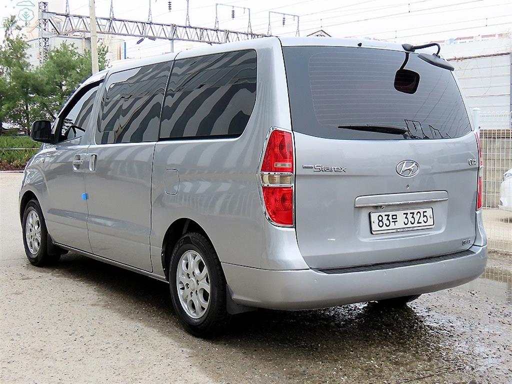 HYUNDAI Starex - Vista 3
