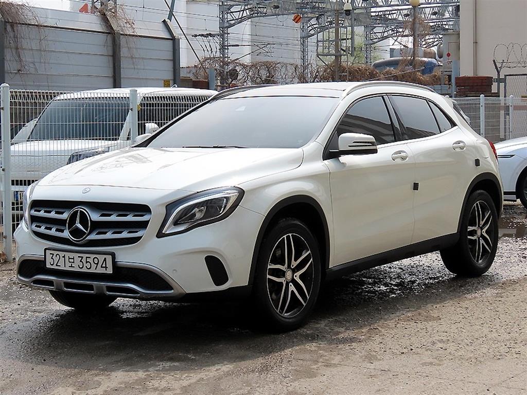 Mercedes Benz GLA Class - Vista 3