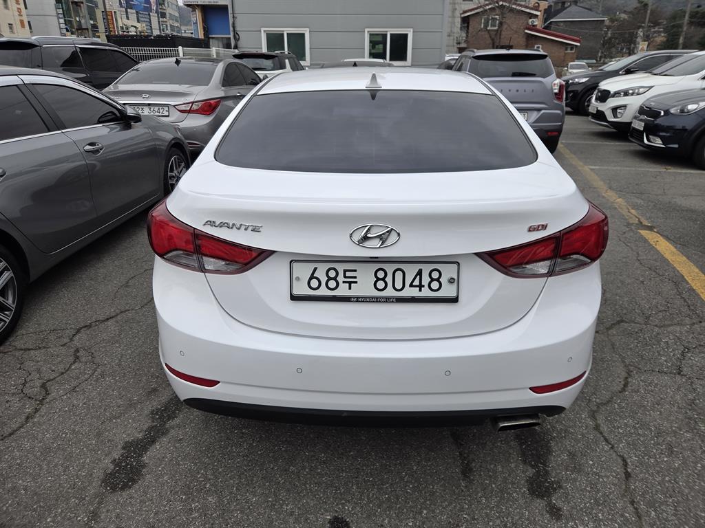 HYUNDAI Avante - Vista 5