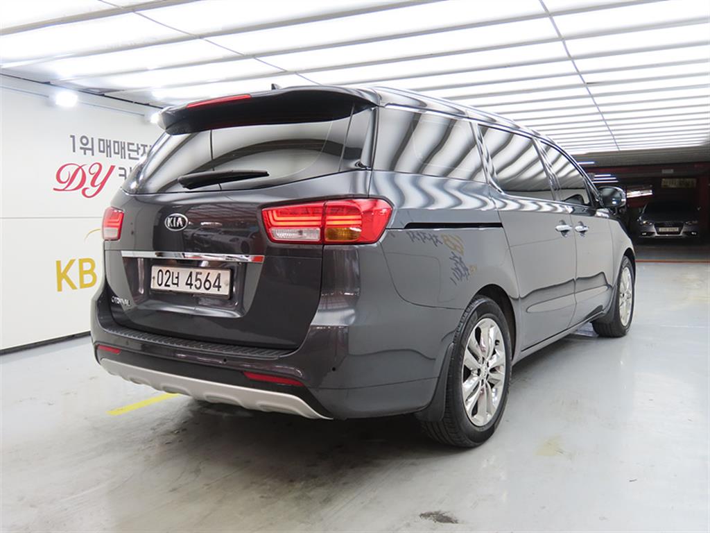 KIA Carnival - Vista 4