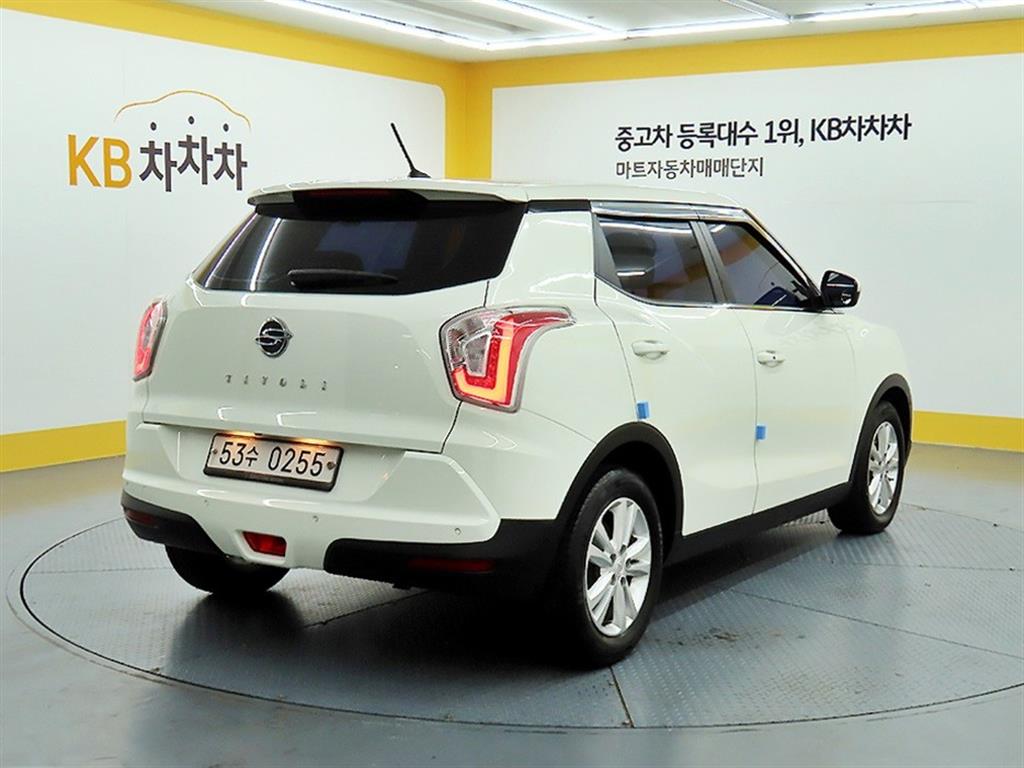 Ssangyong Tivoli - Vista 4