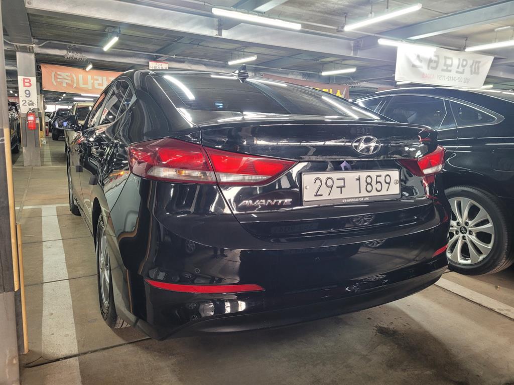 HYUNDAI Avante - Vista 3