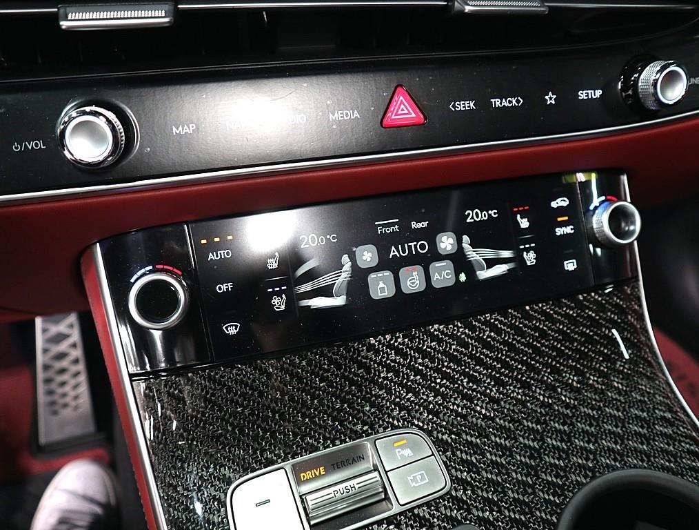 Genesis GV70 - Vista 12