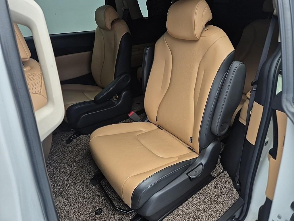 KIA Carnival - Vista 12