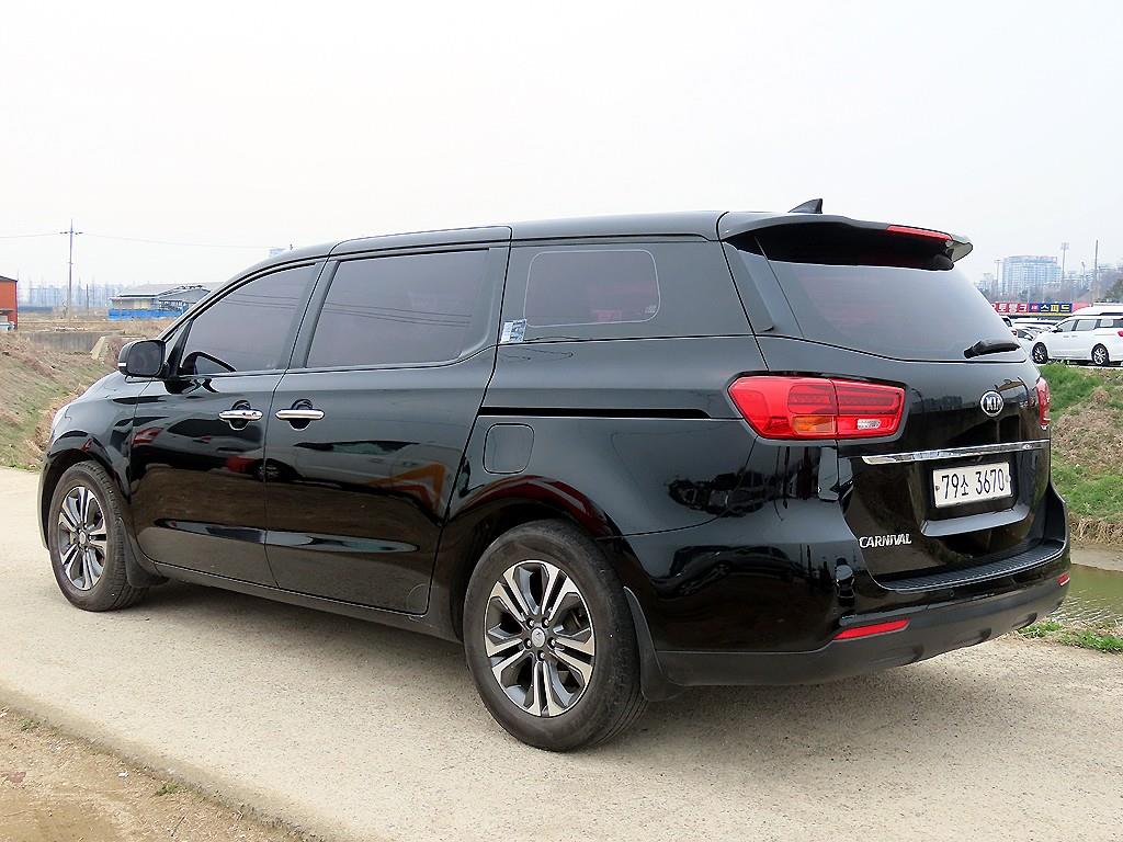 KIA Carnival - Vista 3