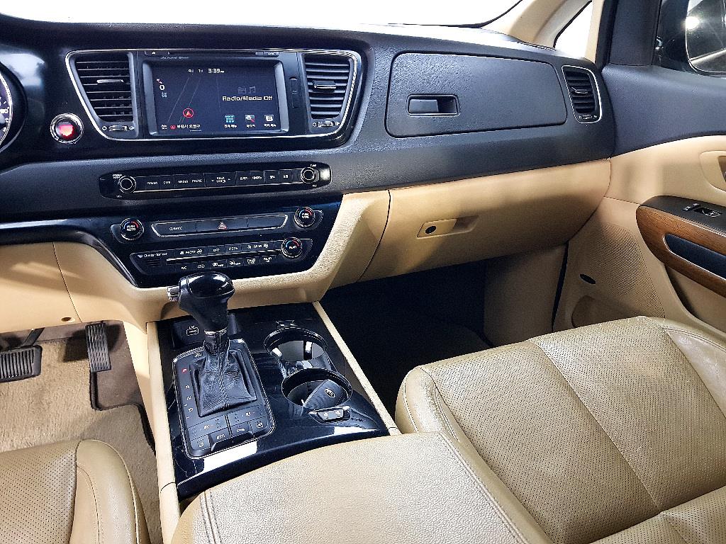 KIA Carnival - Vista 10