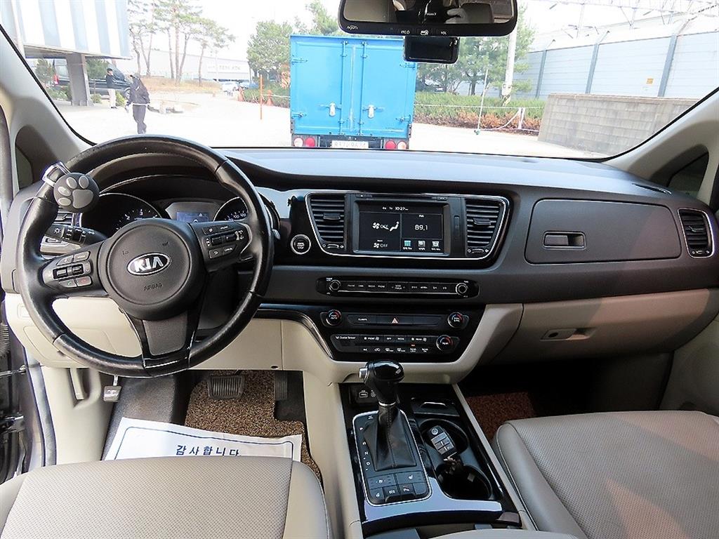 KIA Carnival - Vista 8