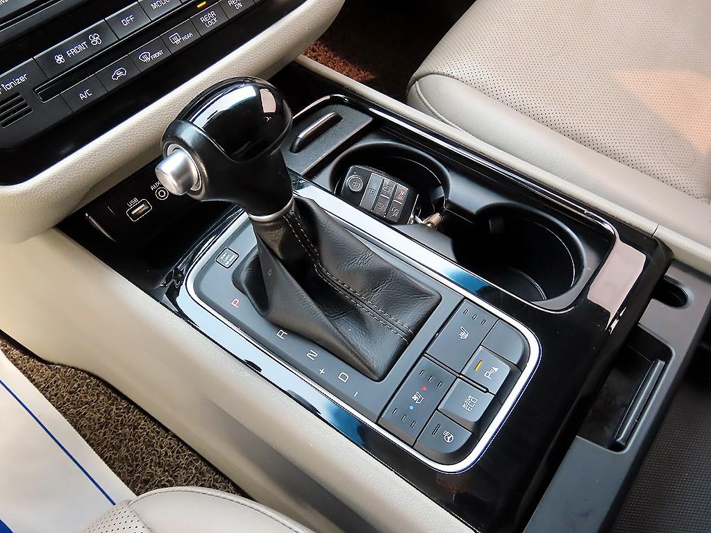 KIA Carnival - Vista 11