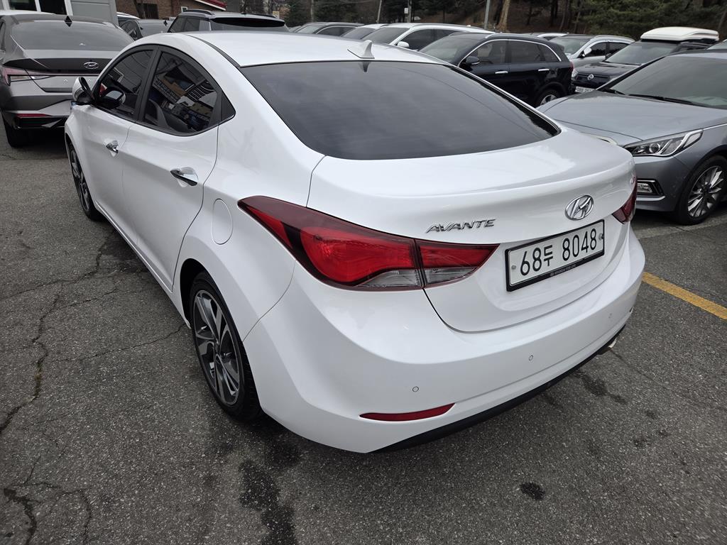 HYUNDAI Avante - Vista 4