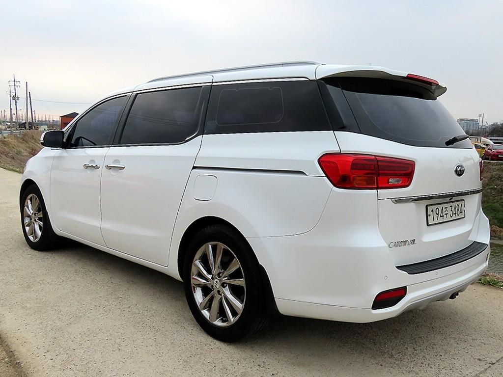 KIA Carnival - Vista 3
