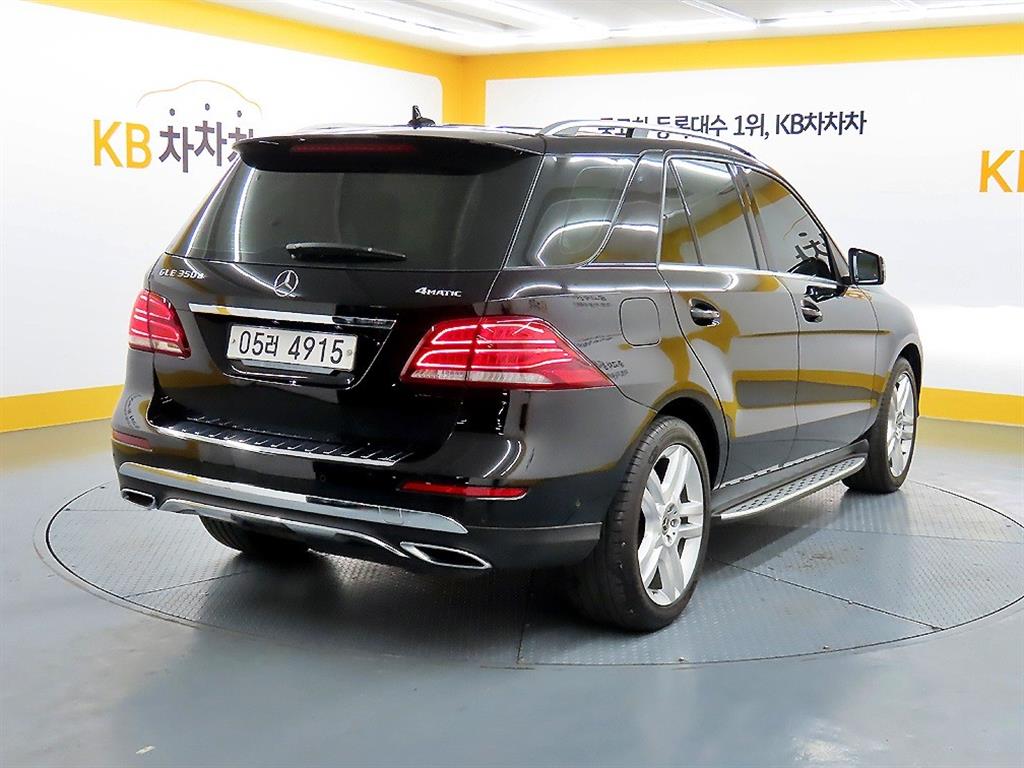 Mercedes Benz GLE Class - Vista 4