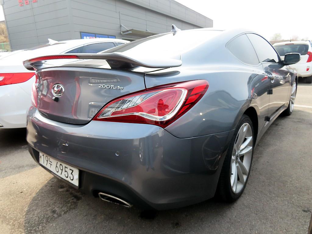 HYUNDAI Genesis - Vista 3