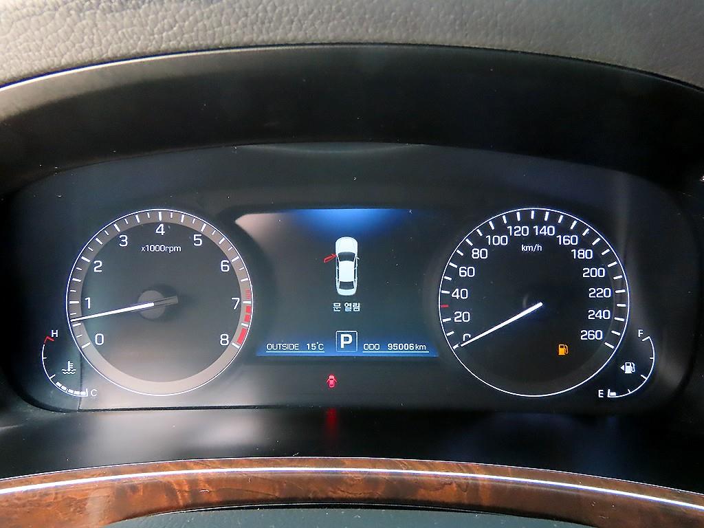 HYUNDAI Equus - Vista 9