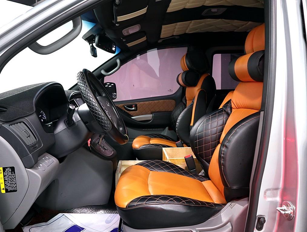 HYUNDAI Starex - Vista 8