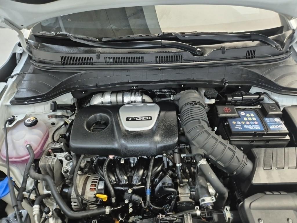 HYUNDAI Kona - Vista 5