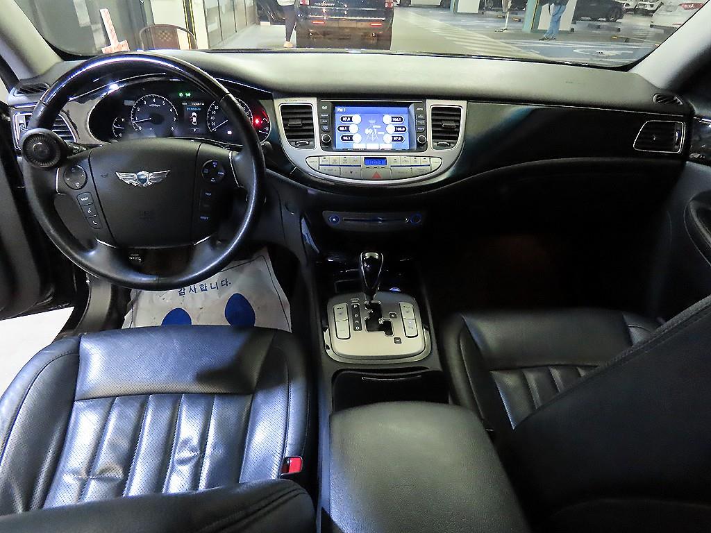 HYUNDAI Genesis - Vista 10