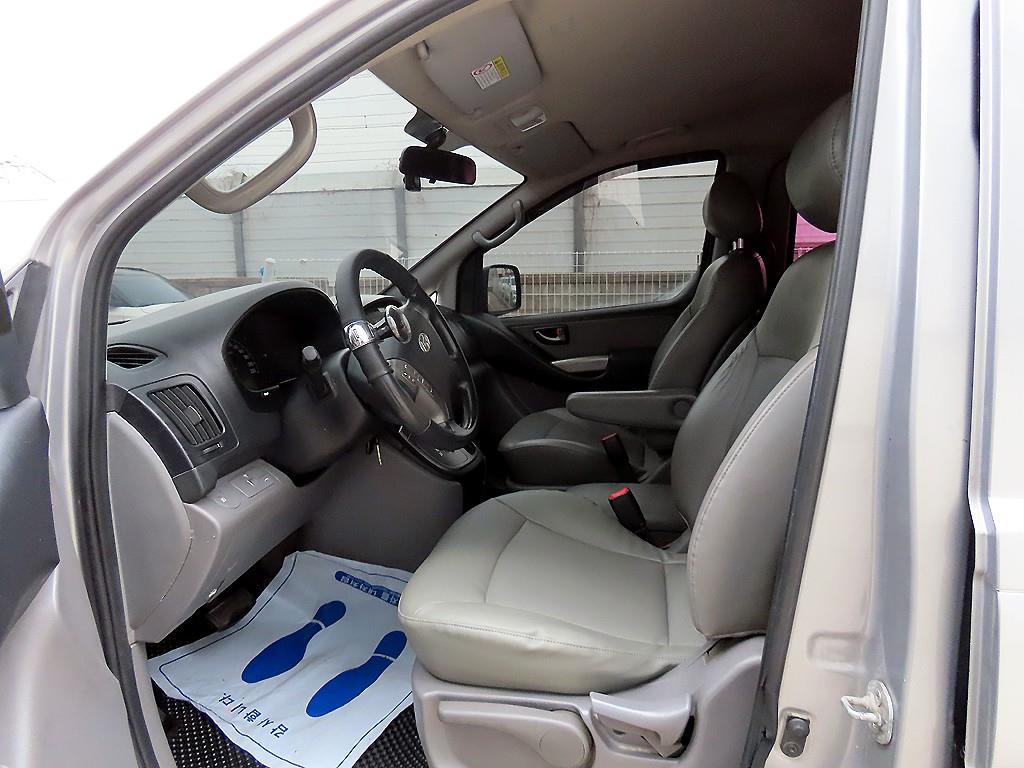 HYUNDAI Starex - Vista 5