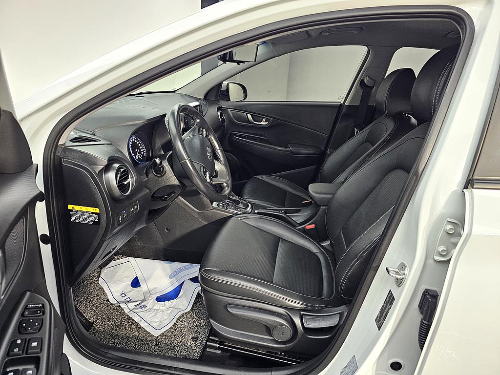 HYUNDAI Kona - Vista 8