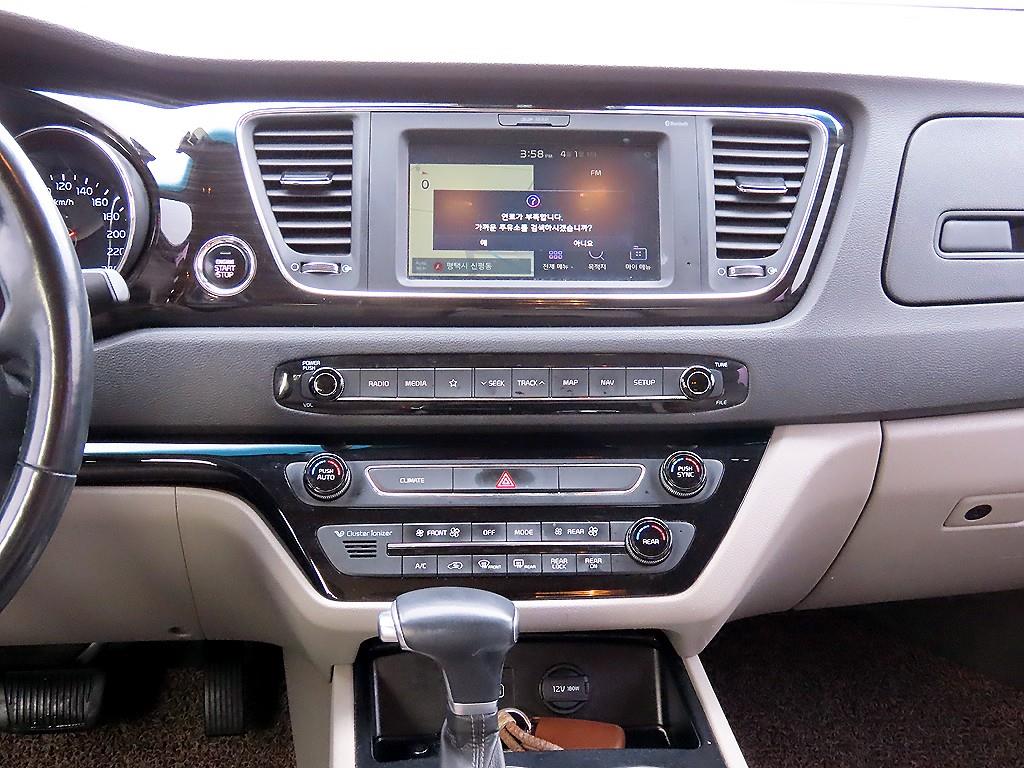 KIA Carnival - Vista 11