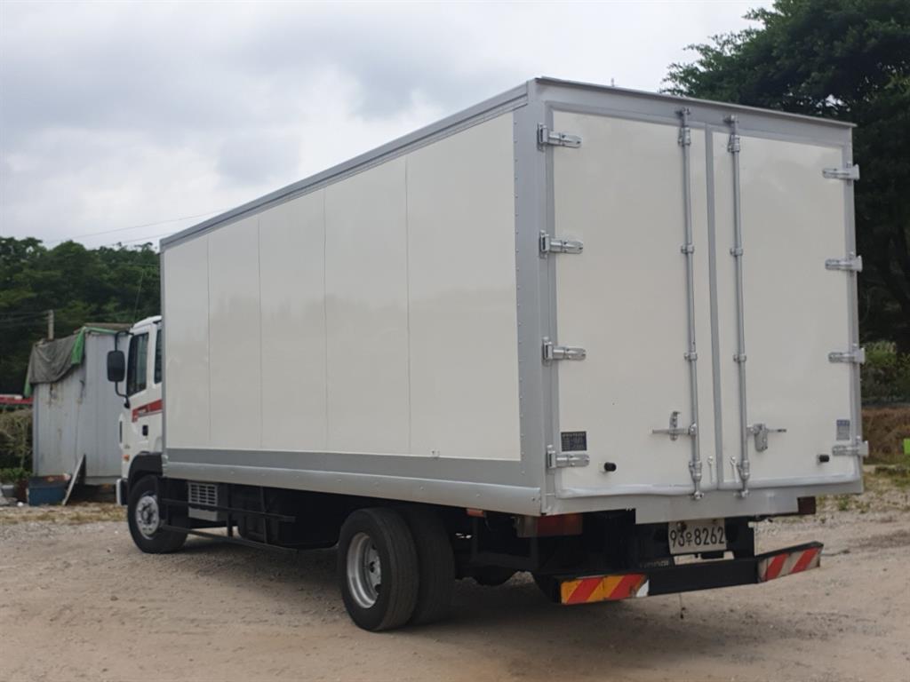 medium and large cargo truck - Vista 4