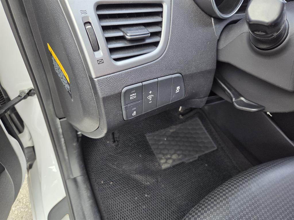 HYUNDAI Avante - Vista 10