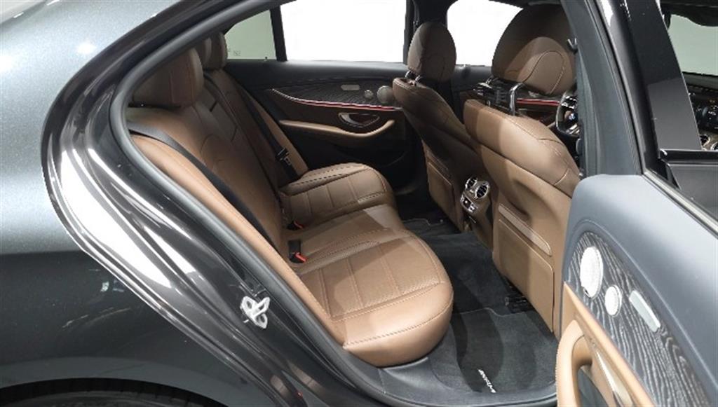 Mercedes Benz E class - Vista 12