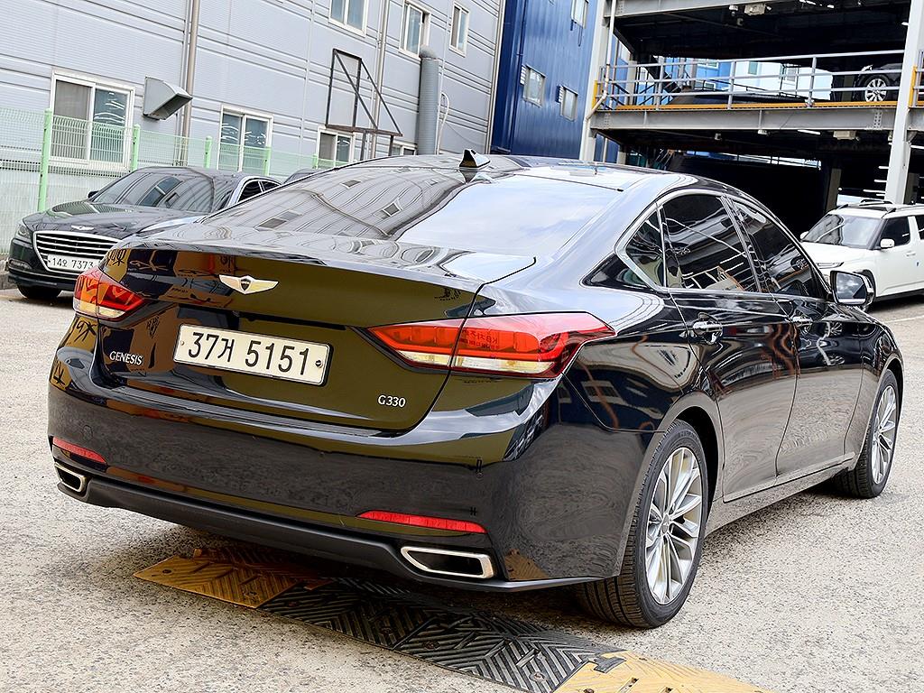 HYUNDAI Genesis - Vista 7