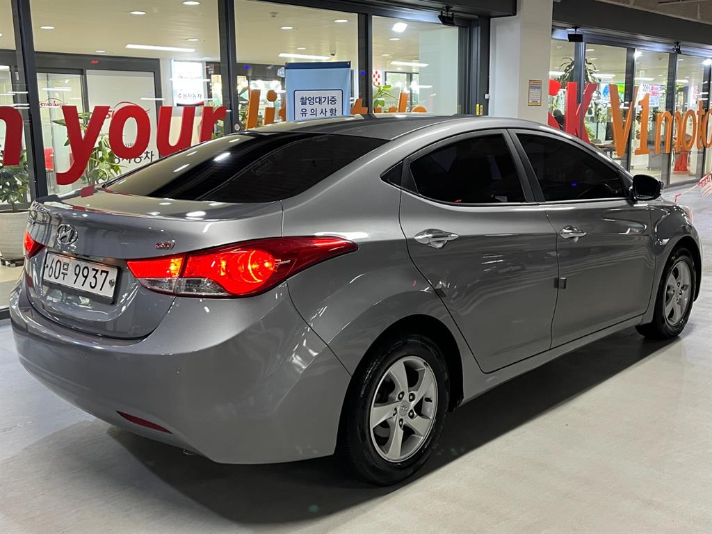 HYUNDAI Avante - Vista 4