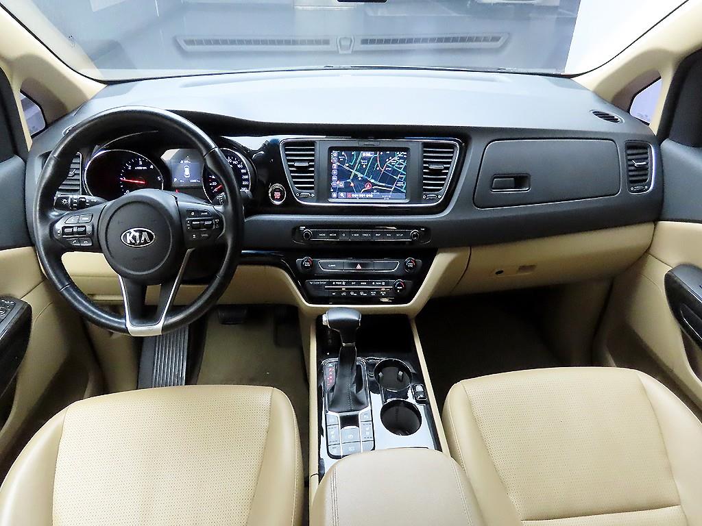 KIA Carnival - Vista 8