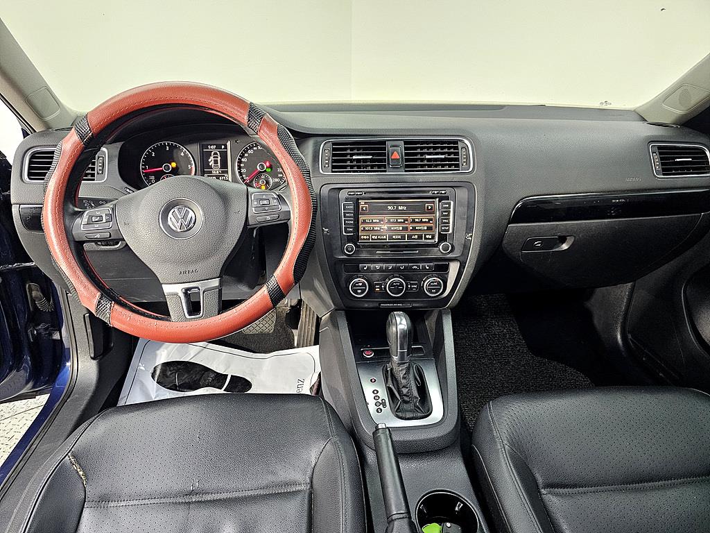 Volkswagen Jetta - Vista 5