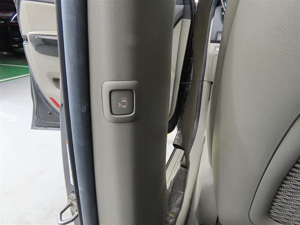 KIA Carnival - Vista 11