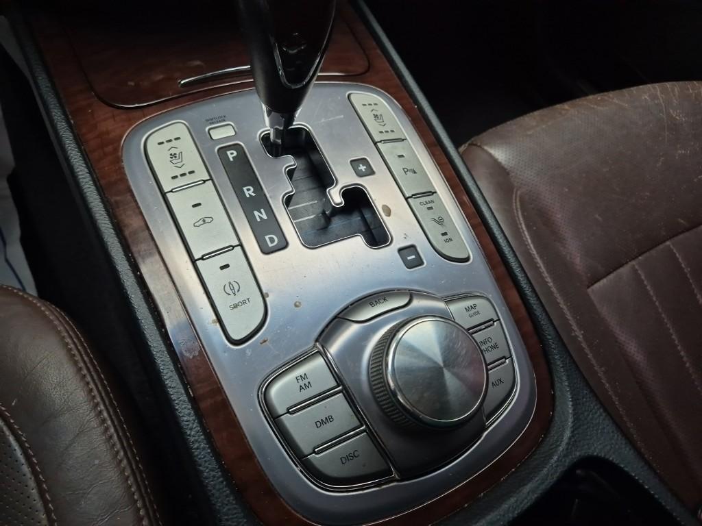 HYUNDAI Genesis - Vista 8