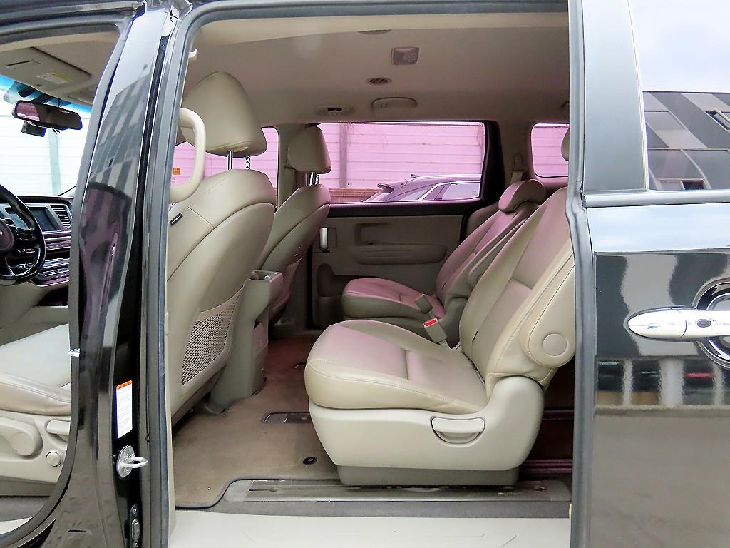 KIA Carnival - Vista 6