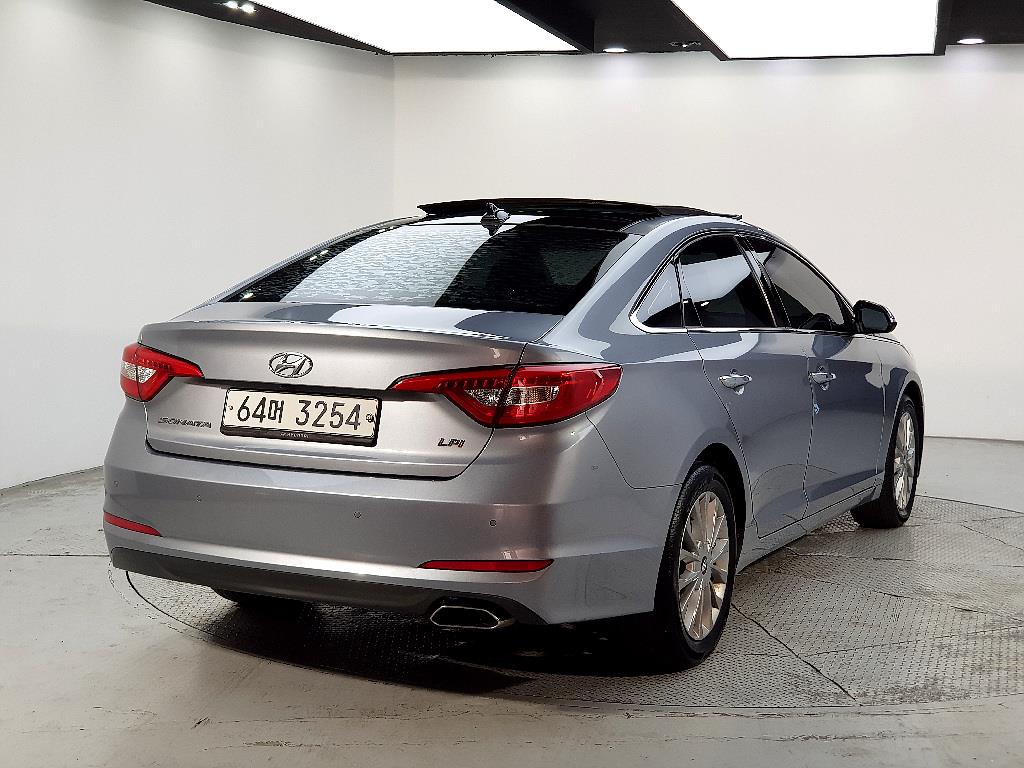 HYUNDAI Sonata - Vista 4