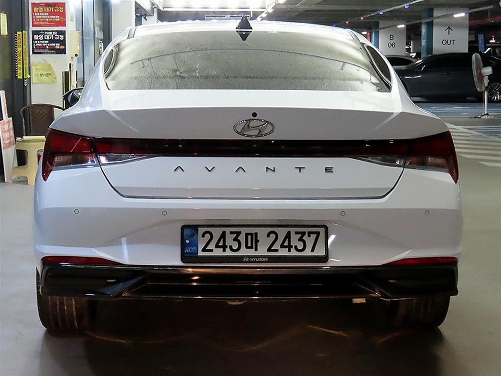 HYUNDAI Avante - Vista 5
