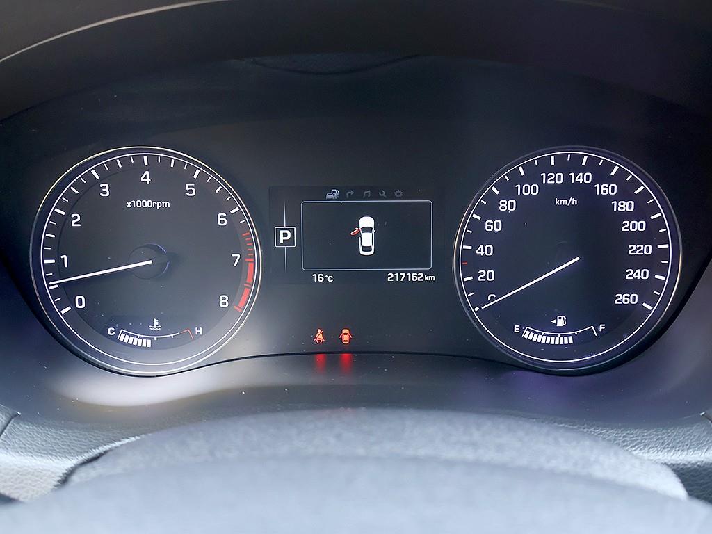 HYUNDAI Genesis - Vista 11