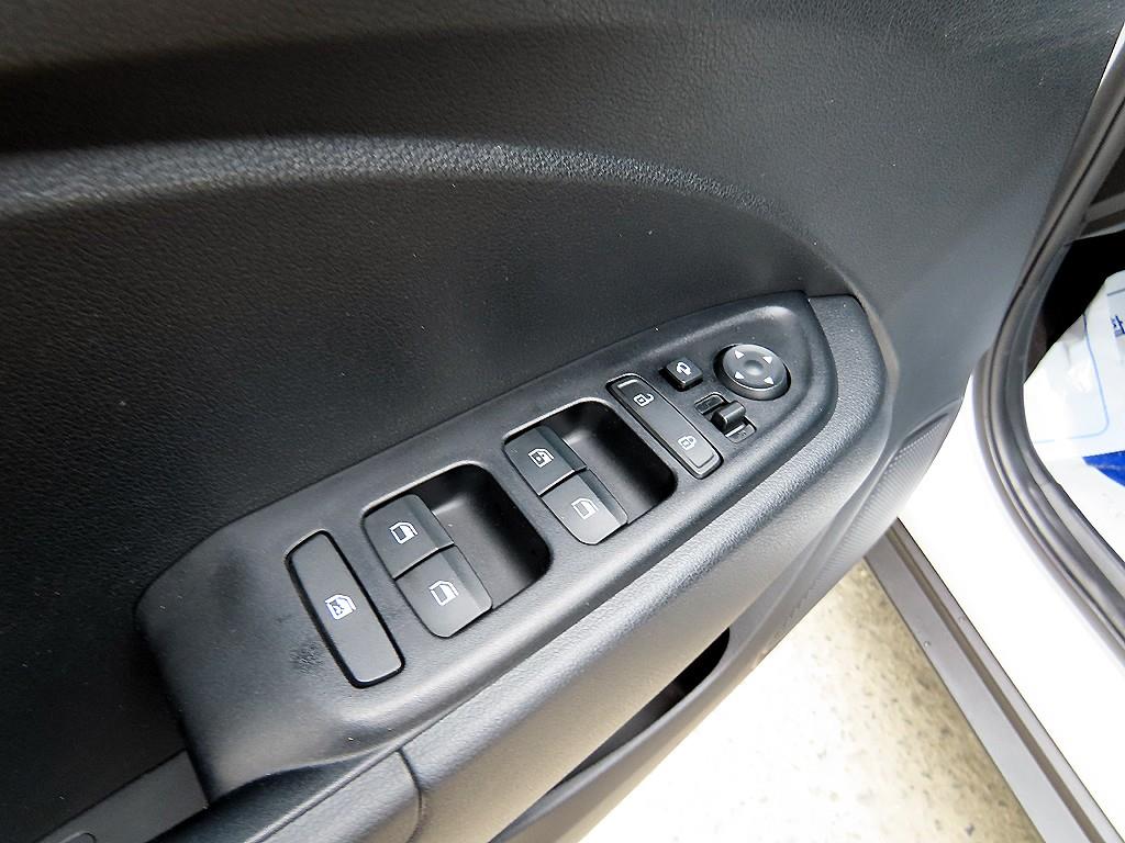 HYUNDAI Venue - Vista 12