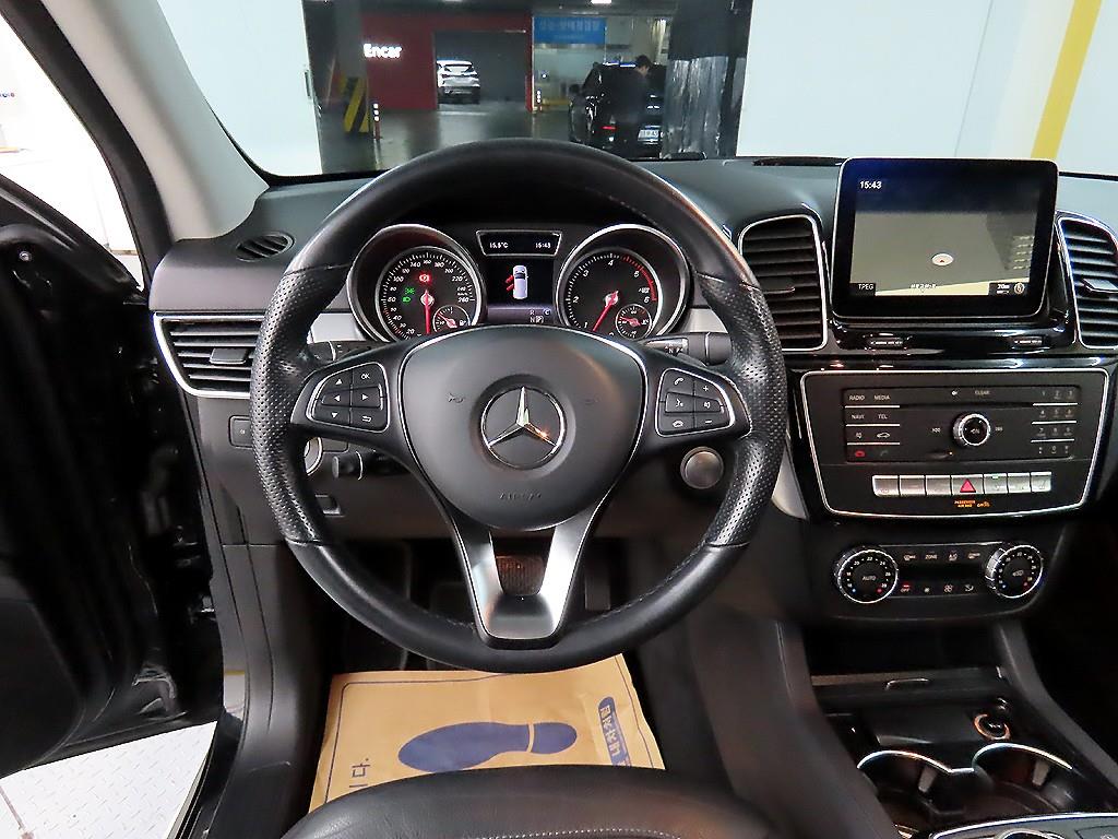 Mercedes Benz GLE Class - Vista 9