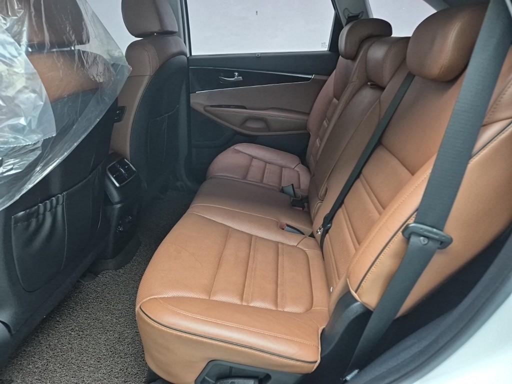 KIA Sorento - Vista 12