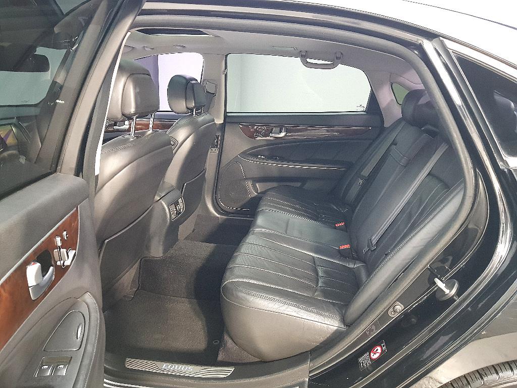 HYUNDAI Equus - Vista 9