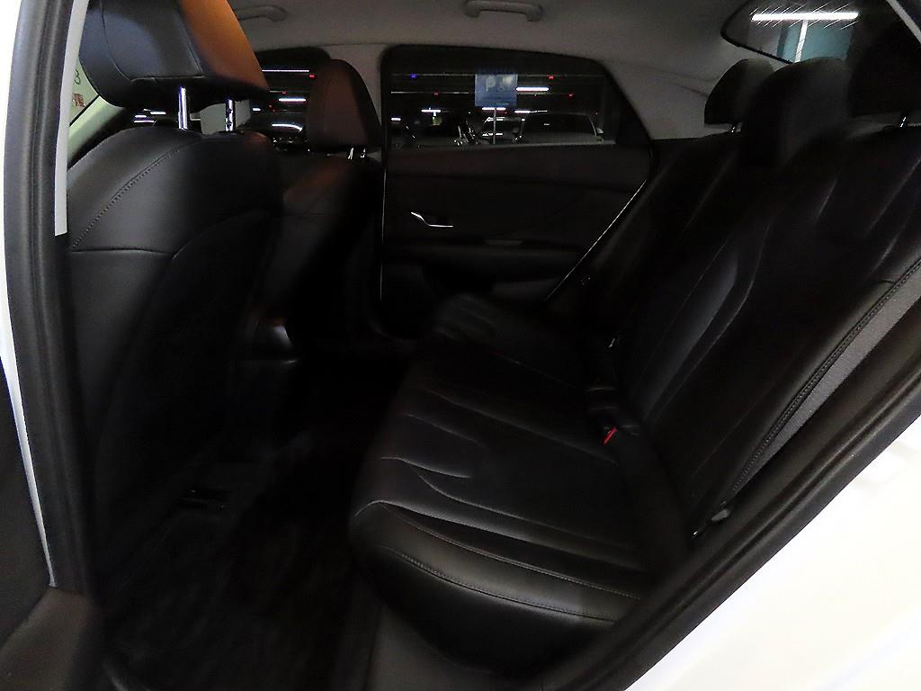 HYUNDAI Avante - Vista 7