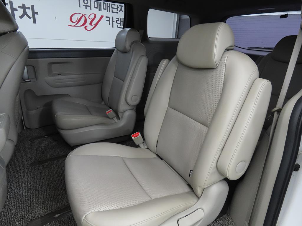 KIA Carnival - Vista 7