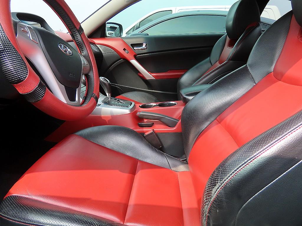 HYUNDAI Genesis - Vista 5