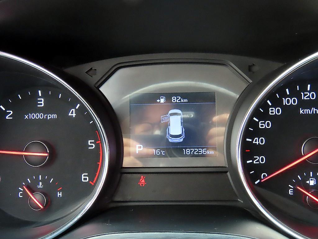 KIA Carnival - Vista 9