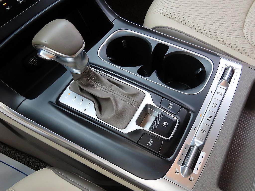 KIA Carnival - Vista 11