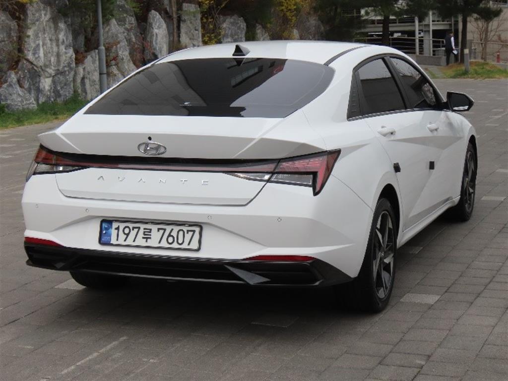 HYUNDAI Avante - Vista 5